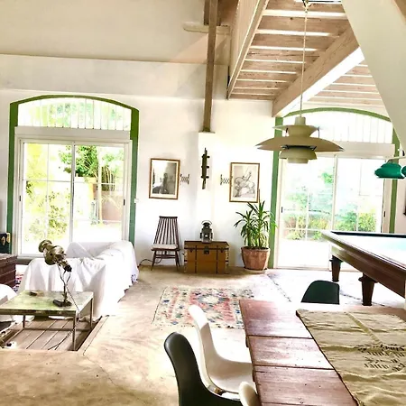 Holiday home Grand Loft Avec Piscine Privee Dans Vielle Gare Pomas
